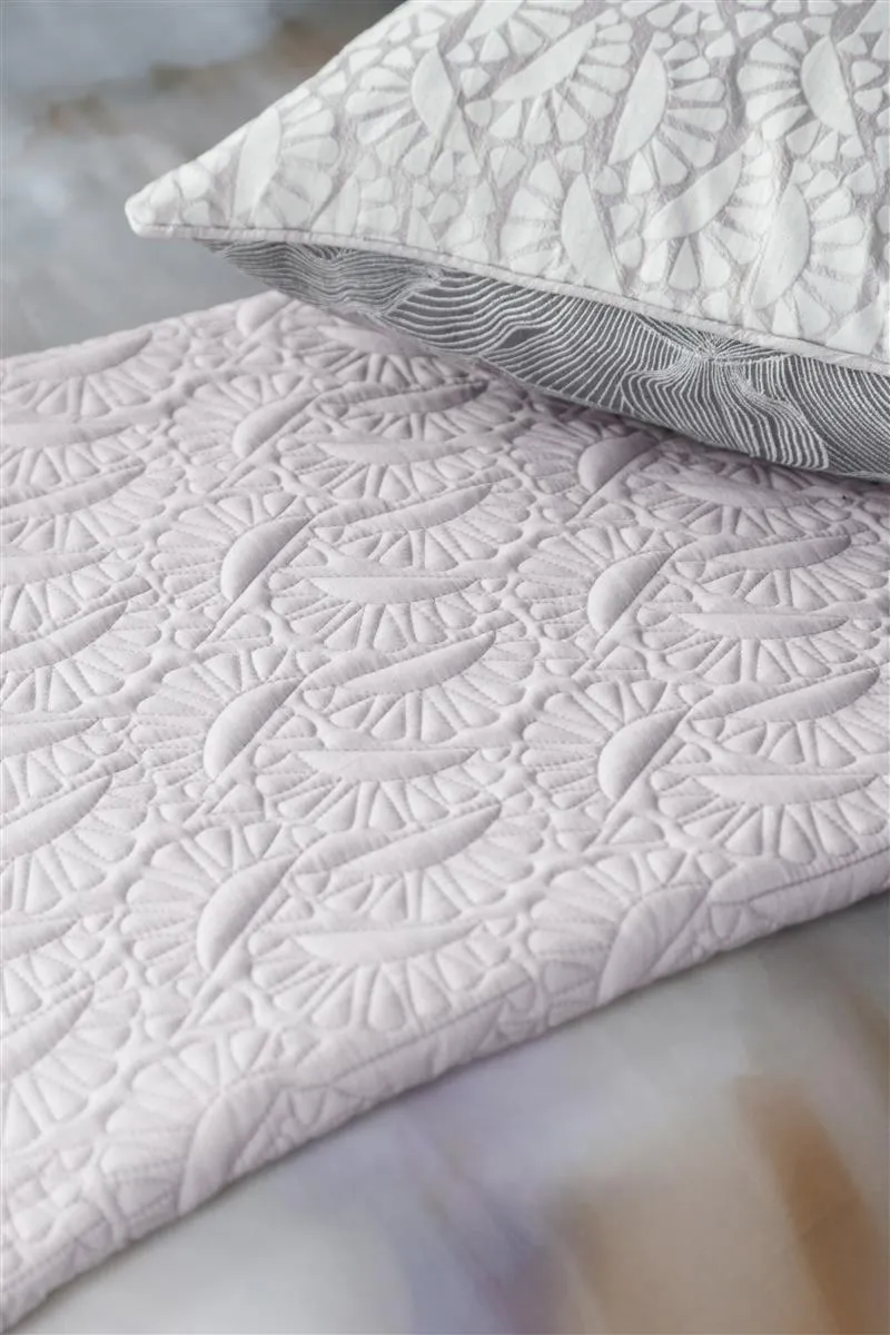 Moooi Silk Bombis sengepledd 132x285 pearl viskose