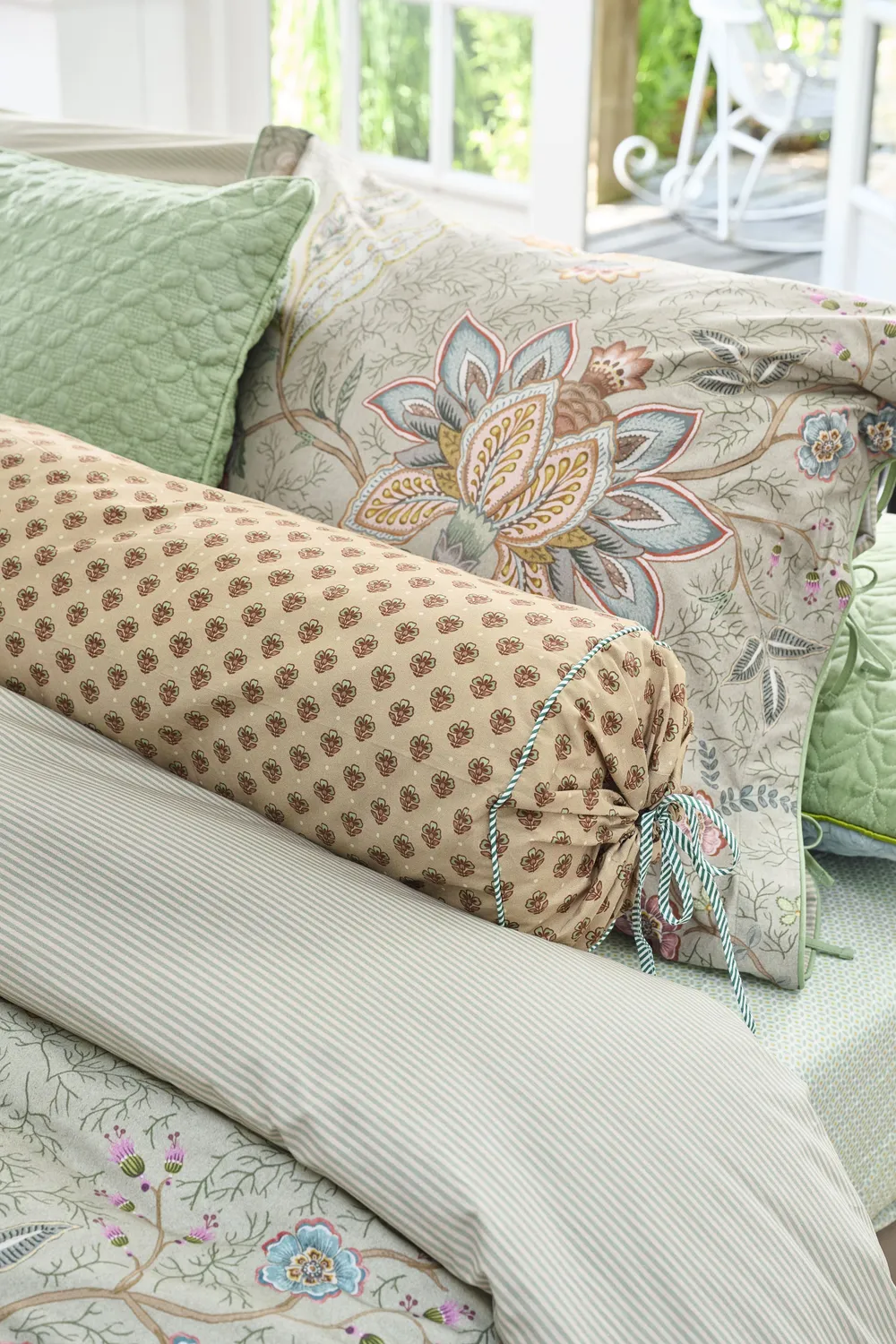 Pip Studio Jaipur Flower pøllepute 22x70 cm grønn blomstret