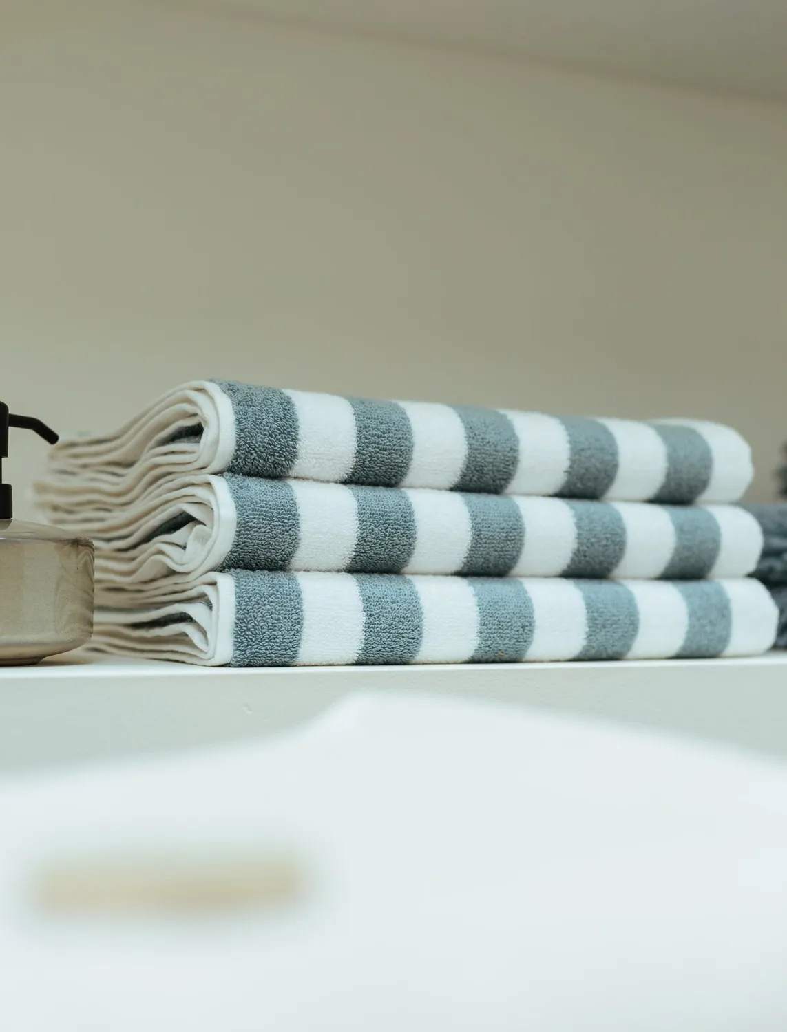 Vandyck Verona Stripes håndkle pearl blue 60x110
