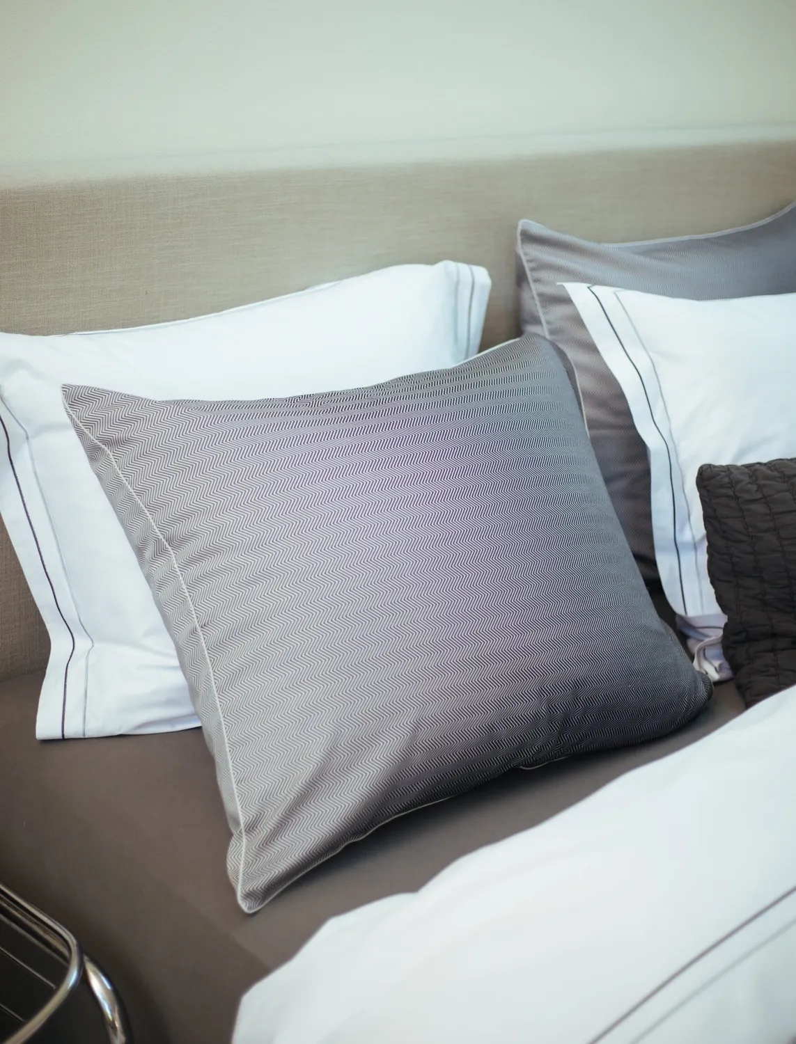 Vandyck Home Milano dynetrekk 1-pers off black sateng