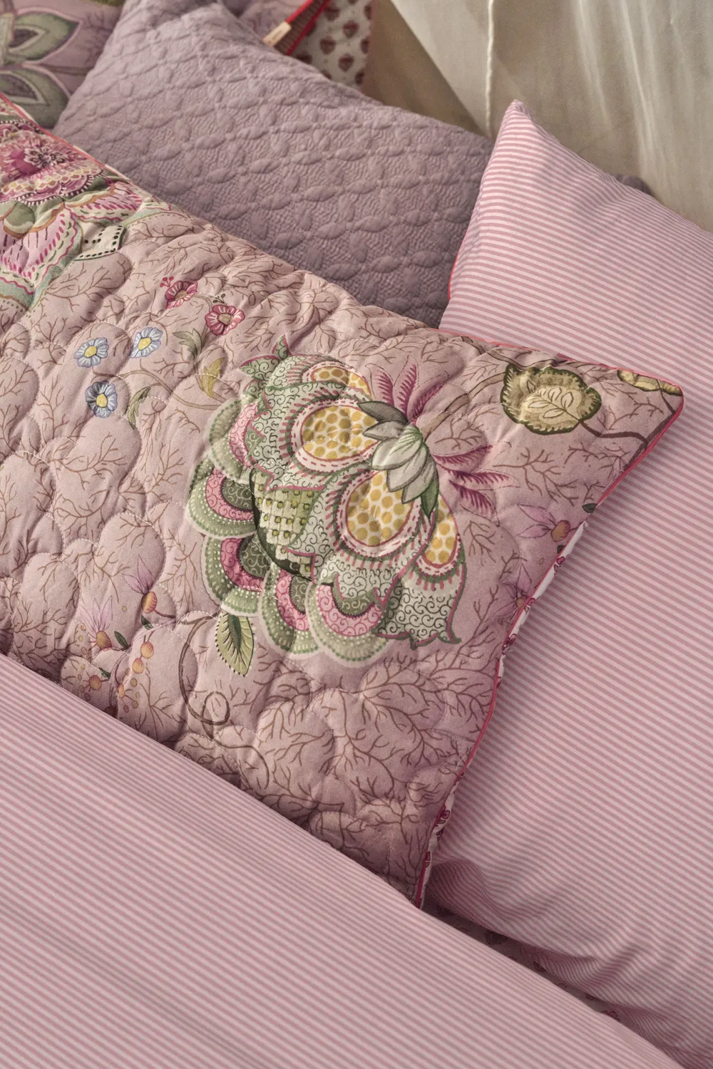 Pip Studio Mumbai Morning pyntepute 45x70 cm rosa blomstret