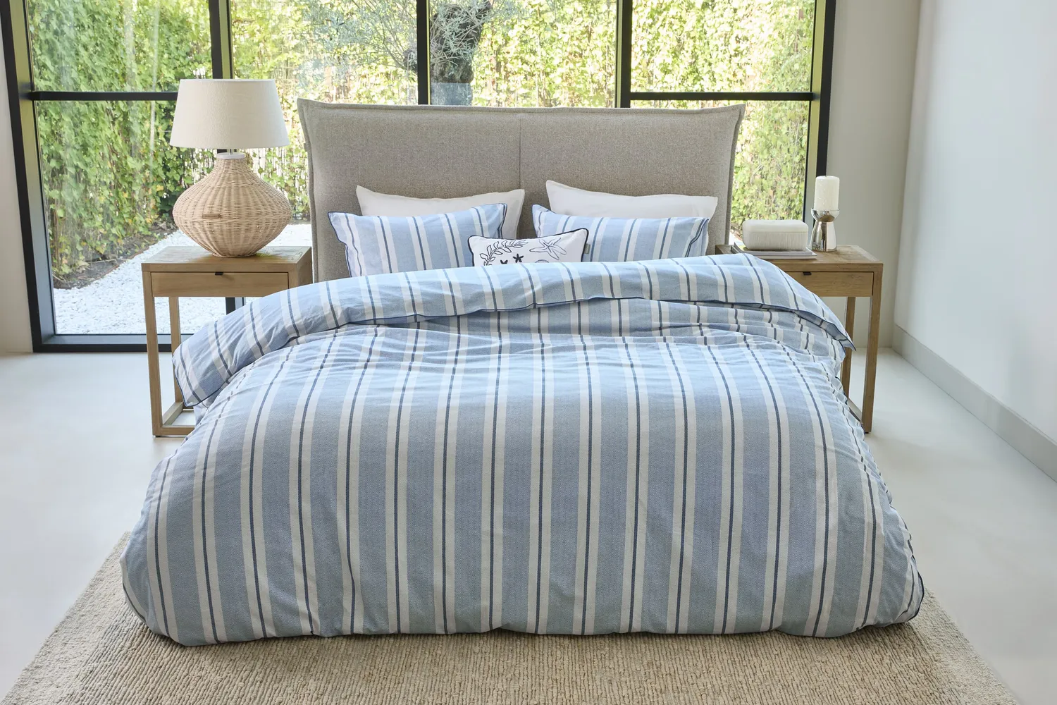 Rivièra Maison Silvan sengetrekk blå 140x200 stripet
