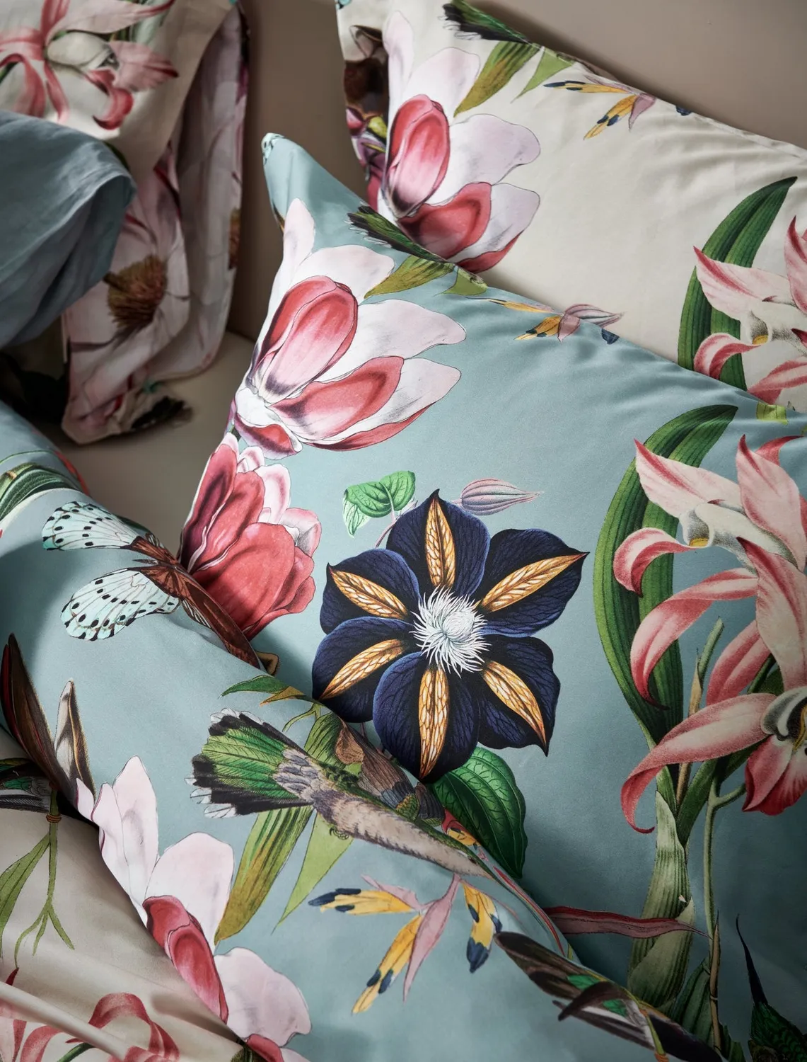 Vandyck Flower Mix sengesett pearl blue 200x200 sateng
