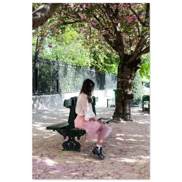 Hellstrøm Pink girl in Paris plakat 40x60 cm halvblank