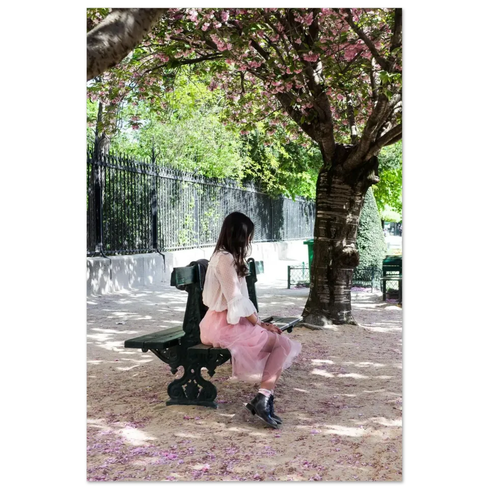 Hellstrøm Pink girl in Paris plakat 40x60 cm halvblank