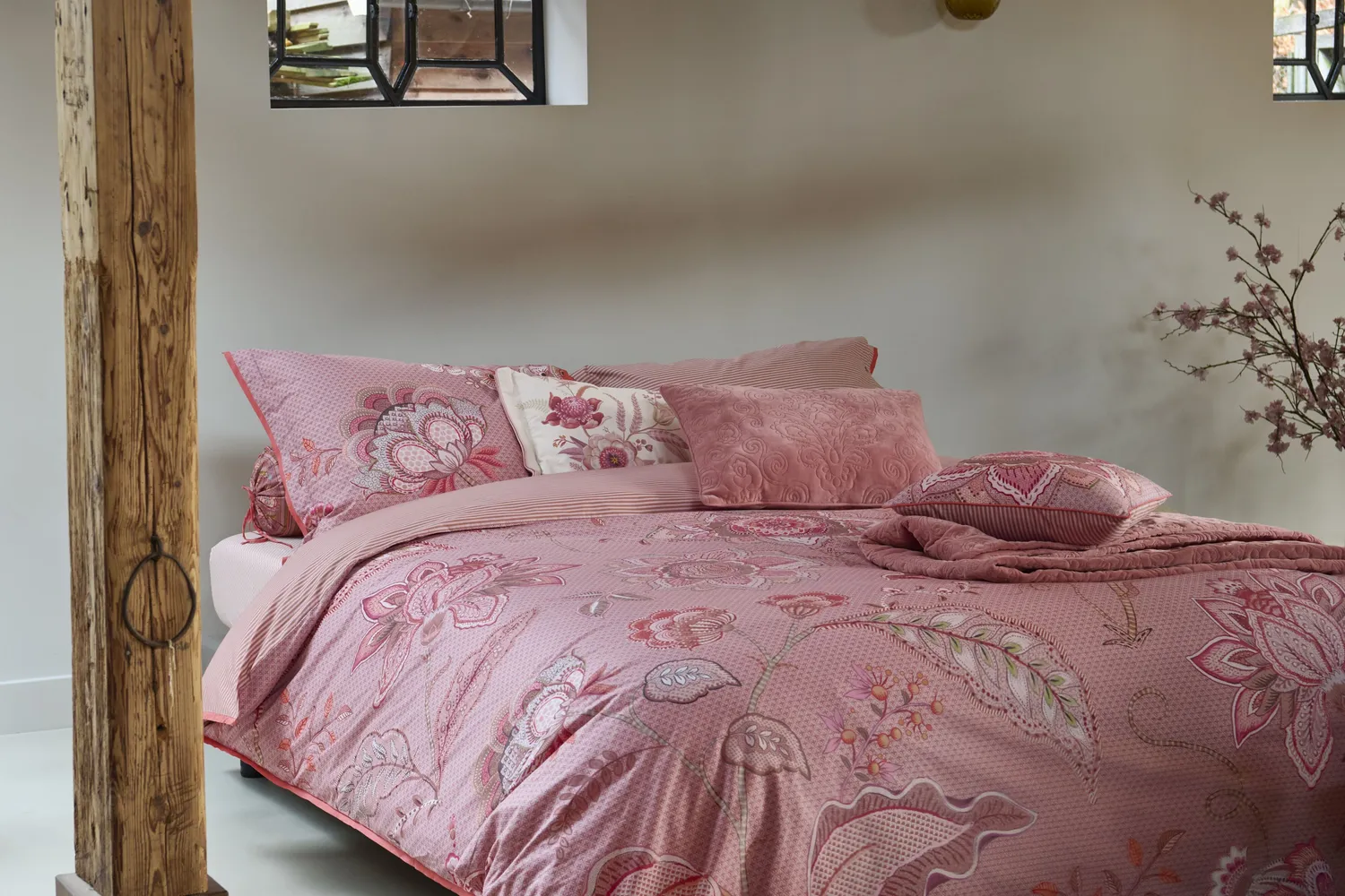 Pip Studio Mumbai Night dynetrekk 140x200 rosa blomstret