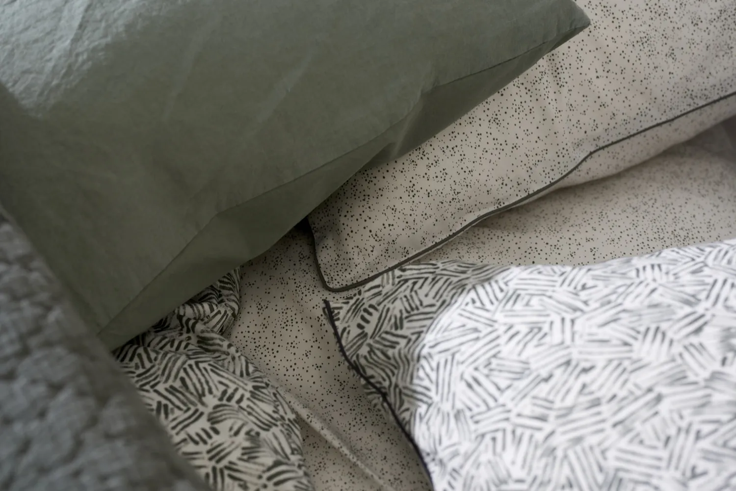 Vandyck Home 94 sengesett sage green prikket sateng