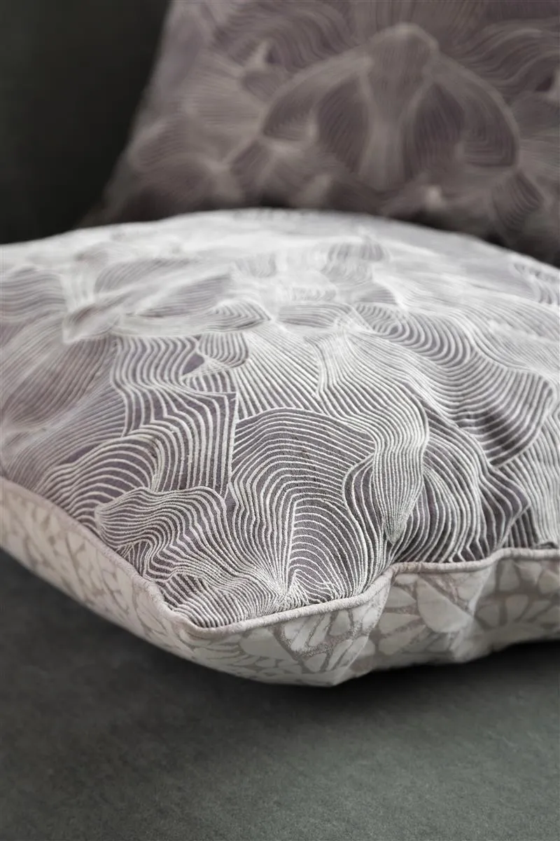 MOOOI Techno Bee Square pyntepute 50x50 cm lyslilla silke