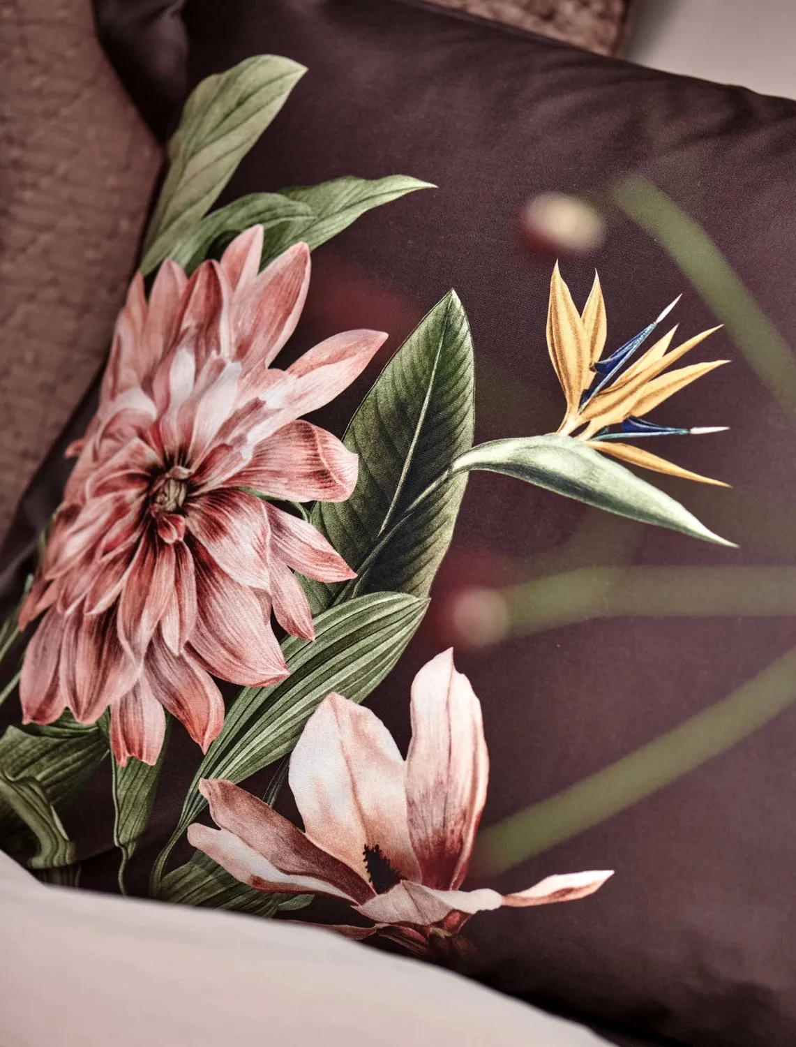 Vandyck Paradise Bloom dynetrekk 140x200 chocolate sateng