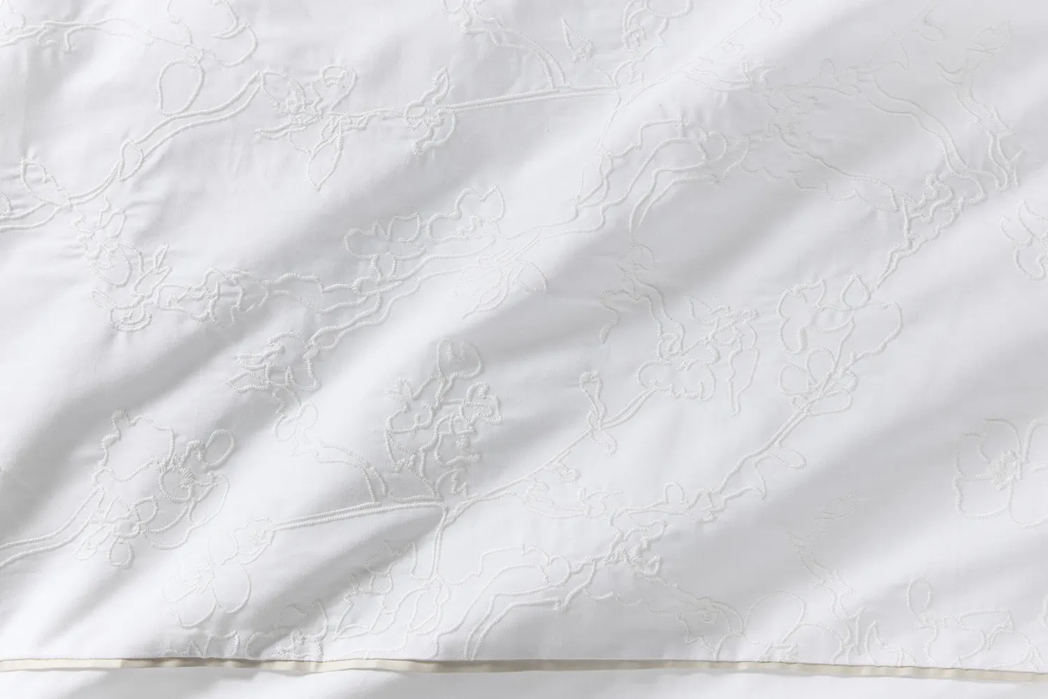 Beddinghouse Broderie Fleurie dynetrekk hvitt 140x200 cm brodert