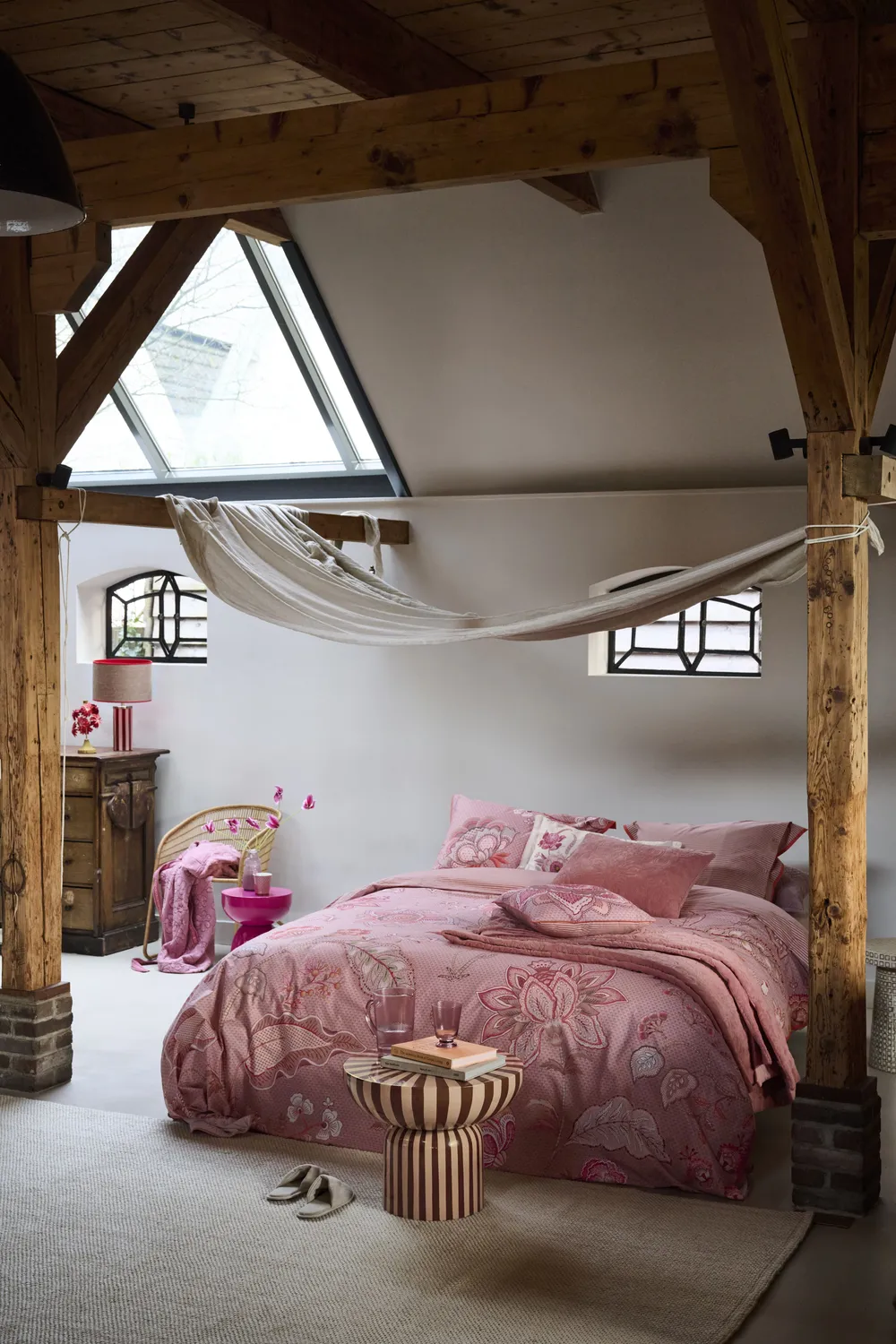 Pip Studio Mumbai Night dynetrekk 140x200 rosa blomstret