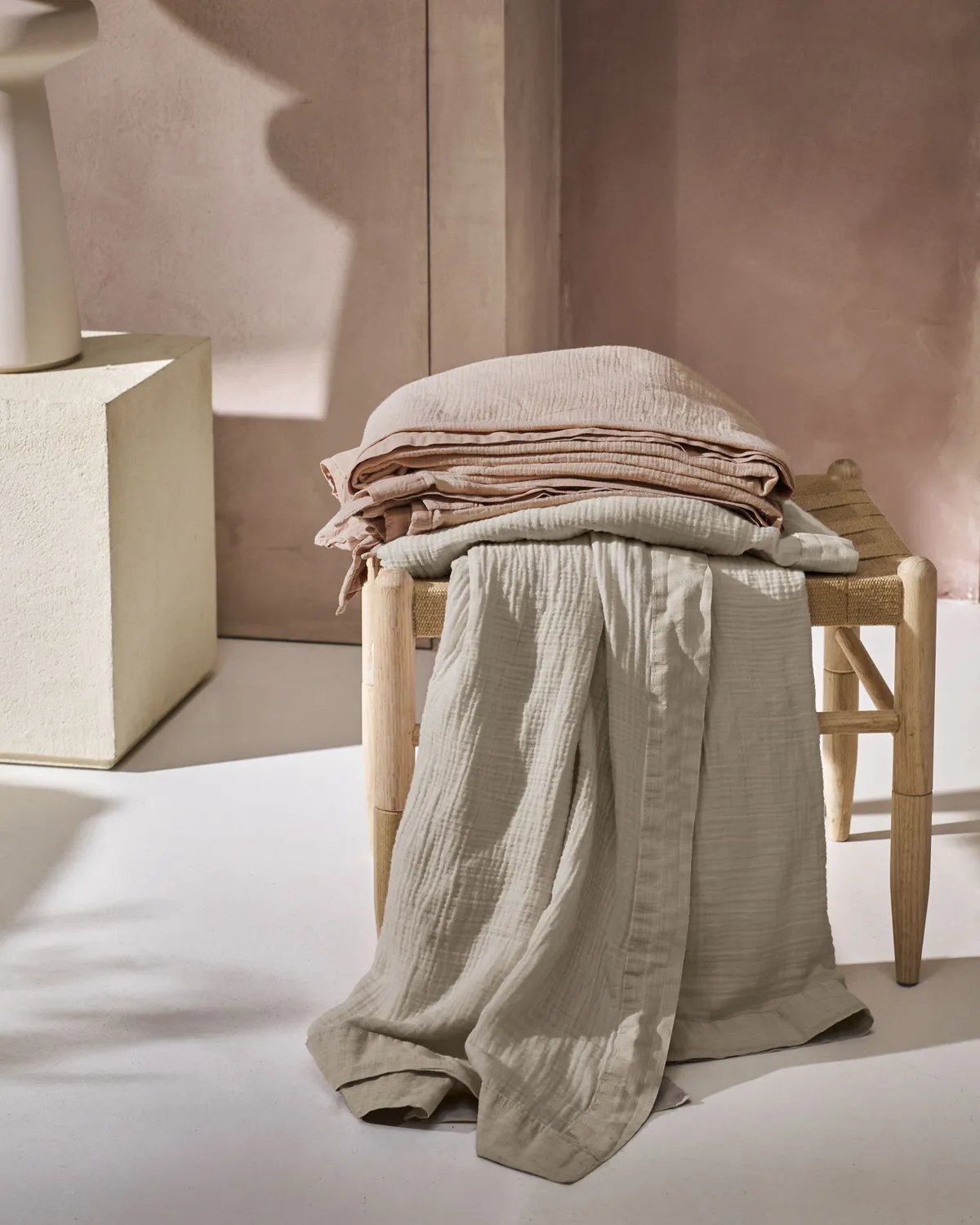 vtwonen Gentle Embrace sengeteppe 180x240 rosa