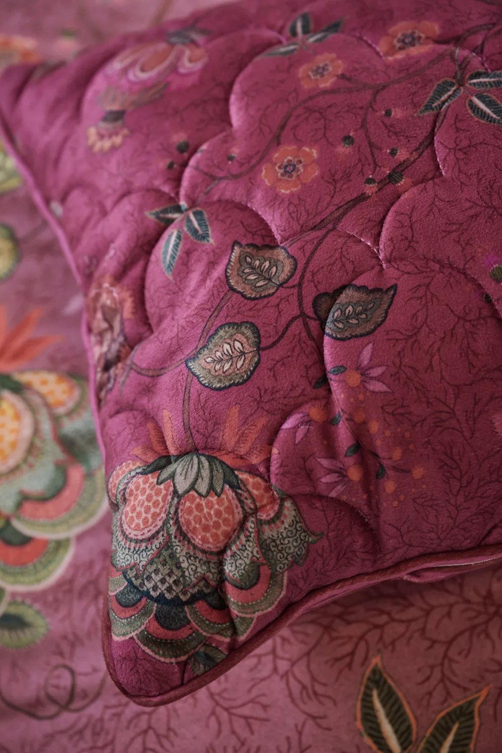 Pip Studio Mumbai Evening putevar 60x70 mørk rosa blomst