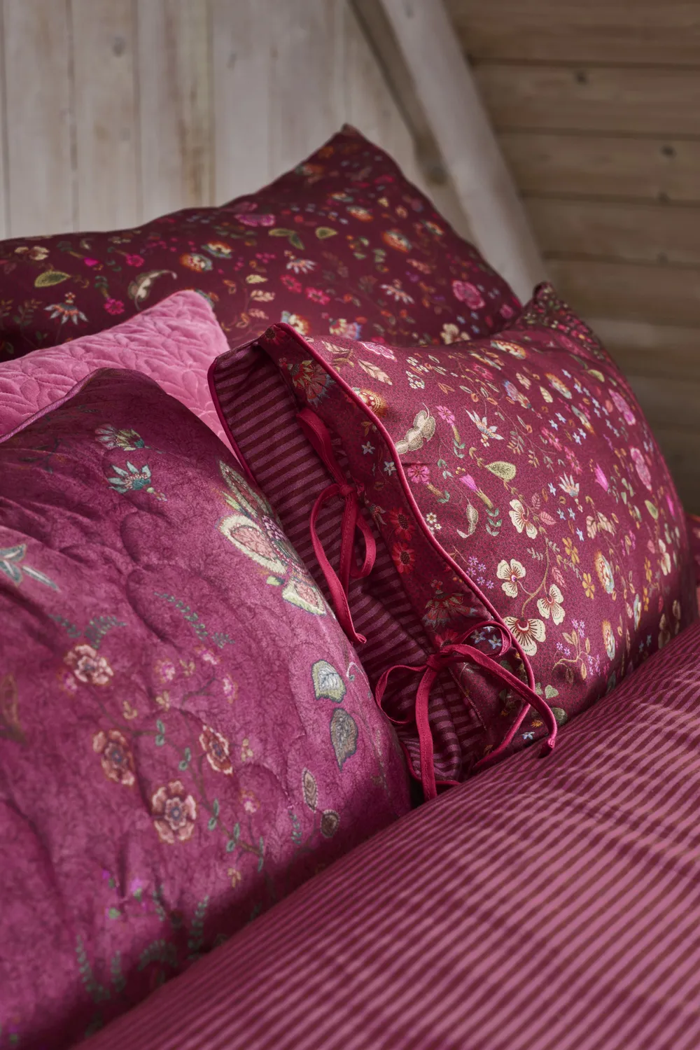 Pip Studio Flora Bangalore pyntepute 35x60 mørk rosa