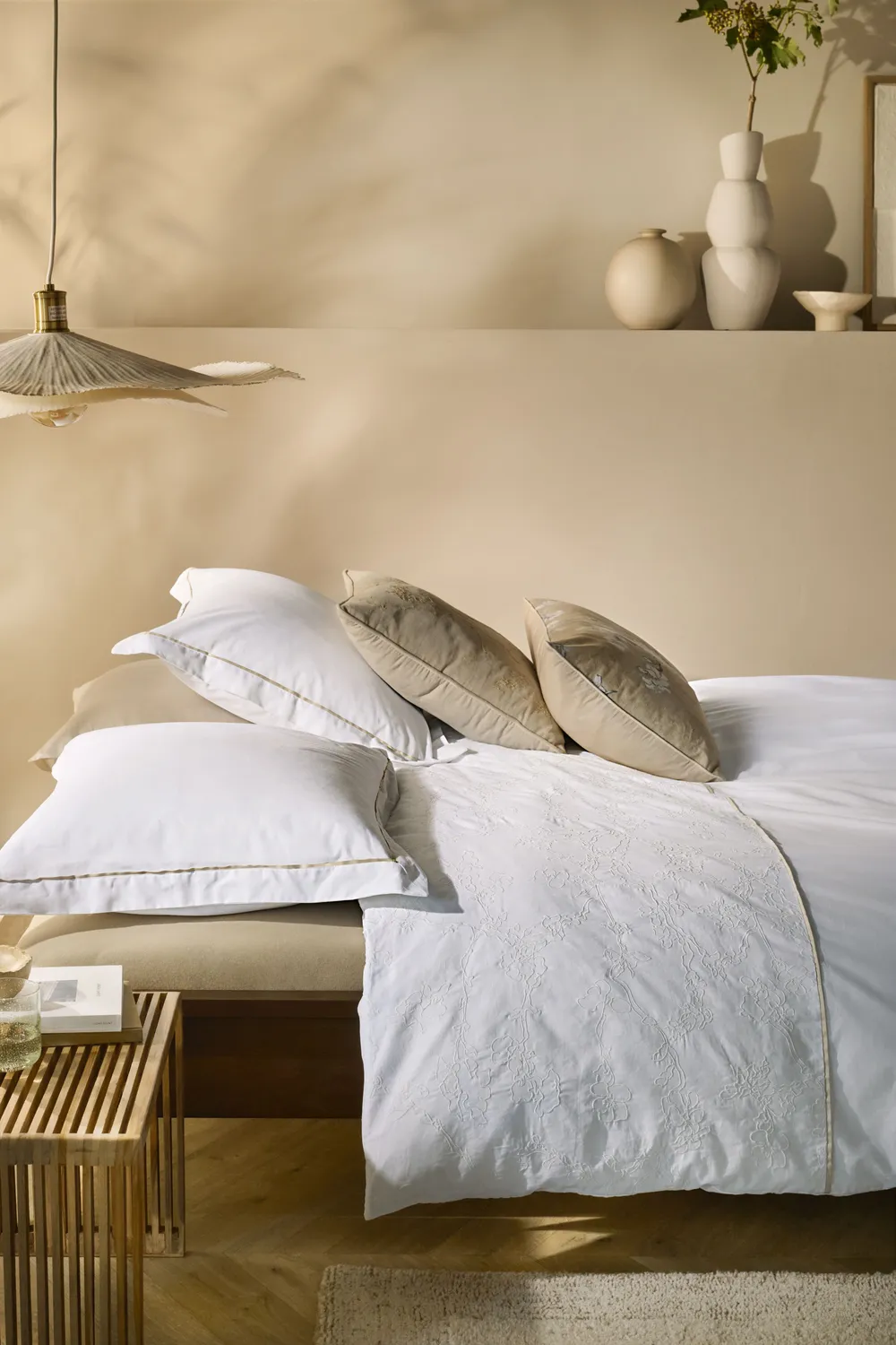 Beddinghouse Broderie Fleurie dynetrekk hvitt 140x200 cm brodert
