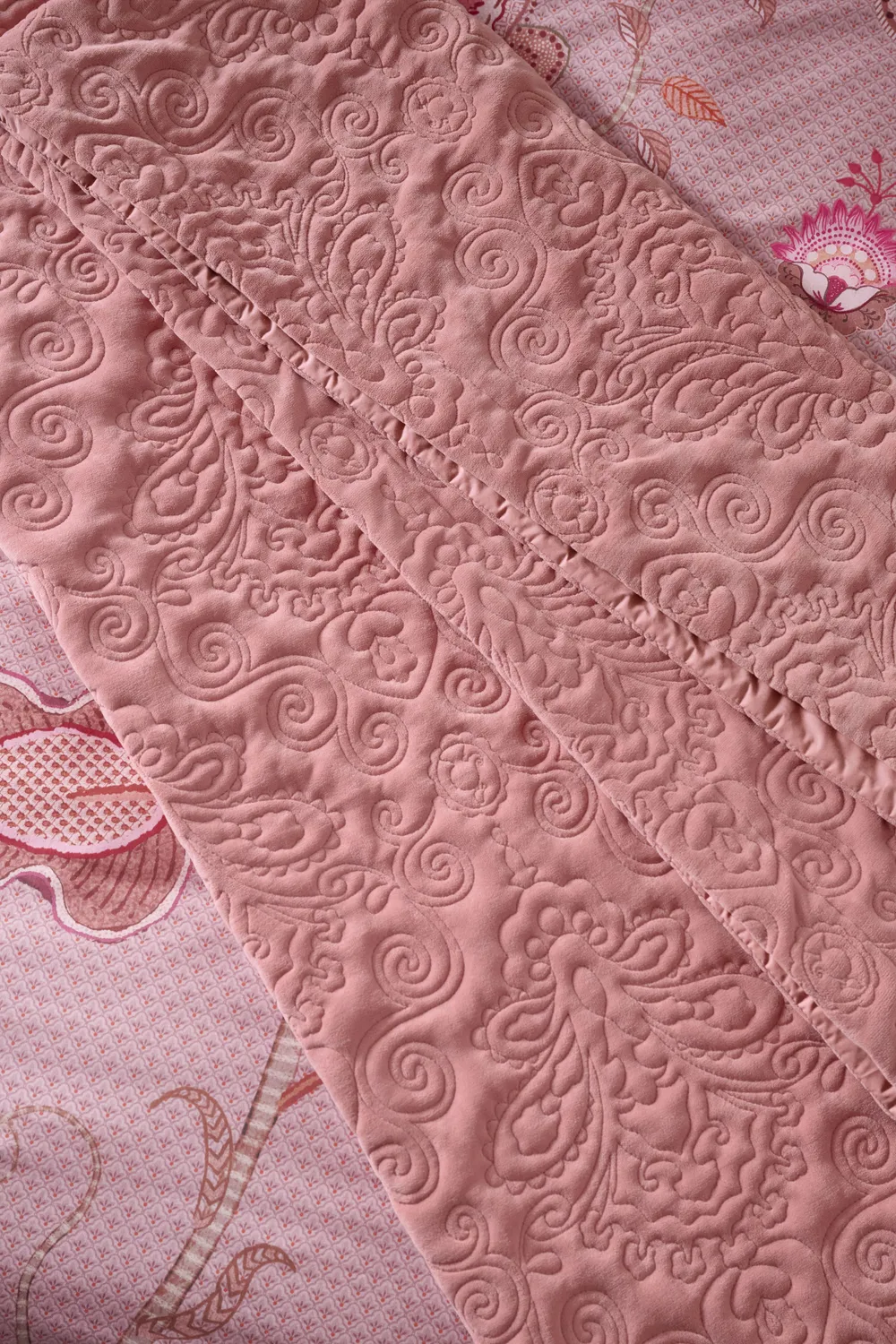 Pip Studio Quilty Pip sengeteppe 160x260 rosa fløyel
