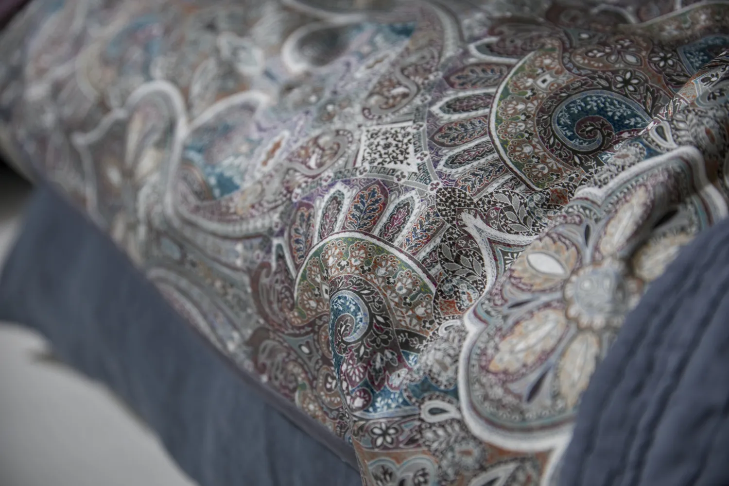 Vandyck Home 96 dynetrekk multi paisley sateng