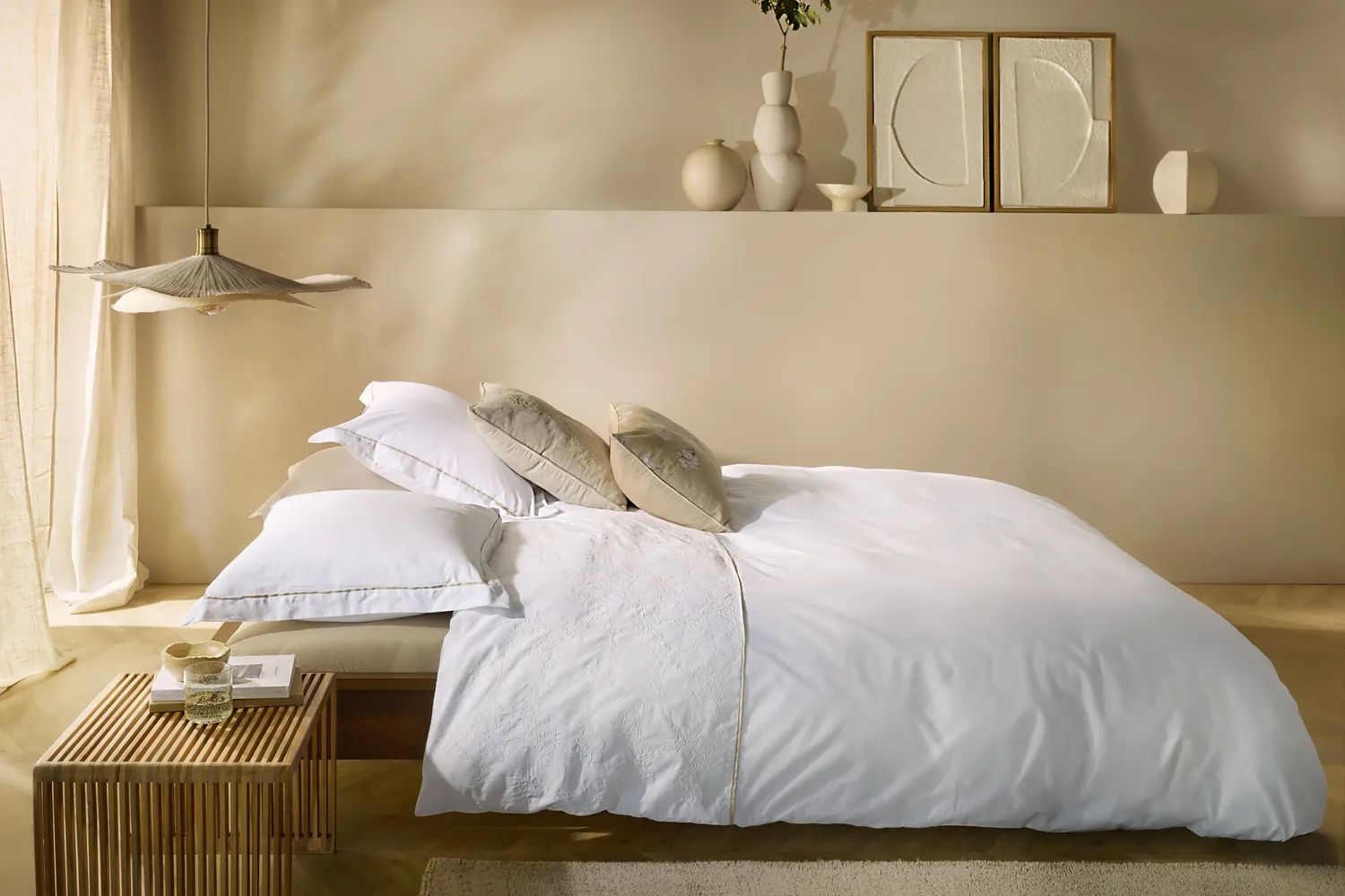 Beddinghouse Broderie Fleurie dynetrekk hvitt 140x200 cm brodert