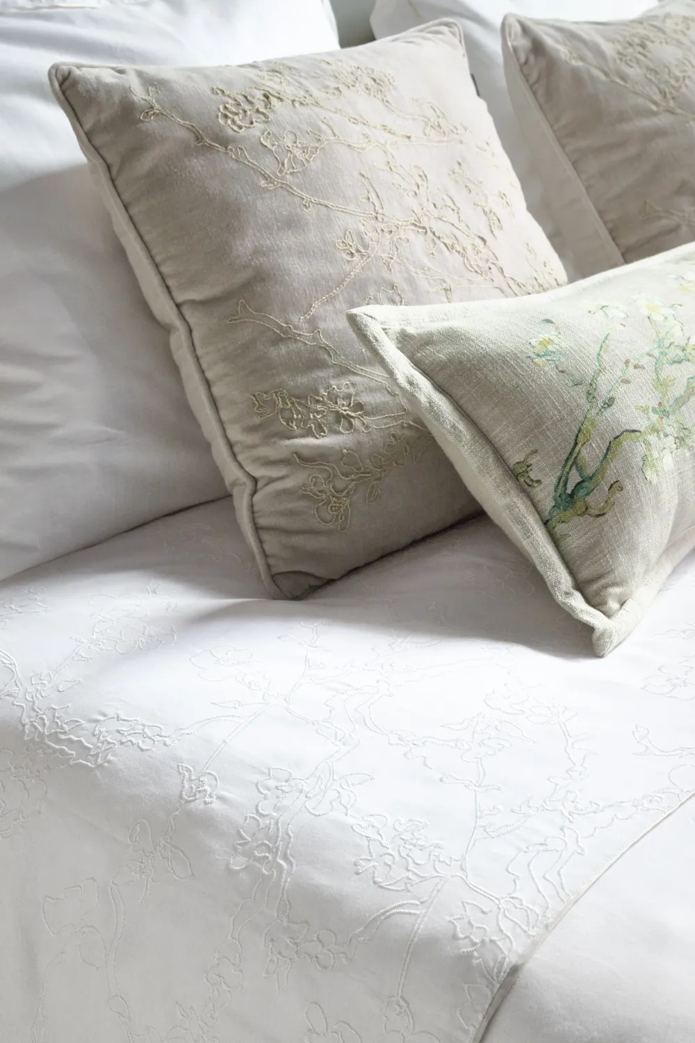 Beddinghouse Broderie Fleurie dynetrekk hvitt 140x200 cm brodert